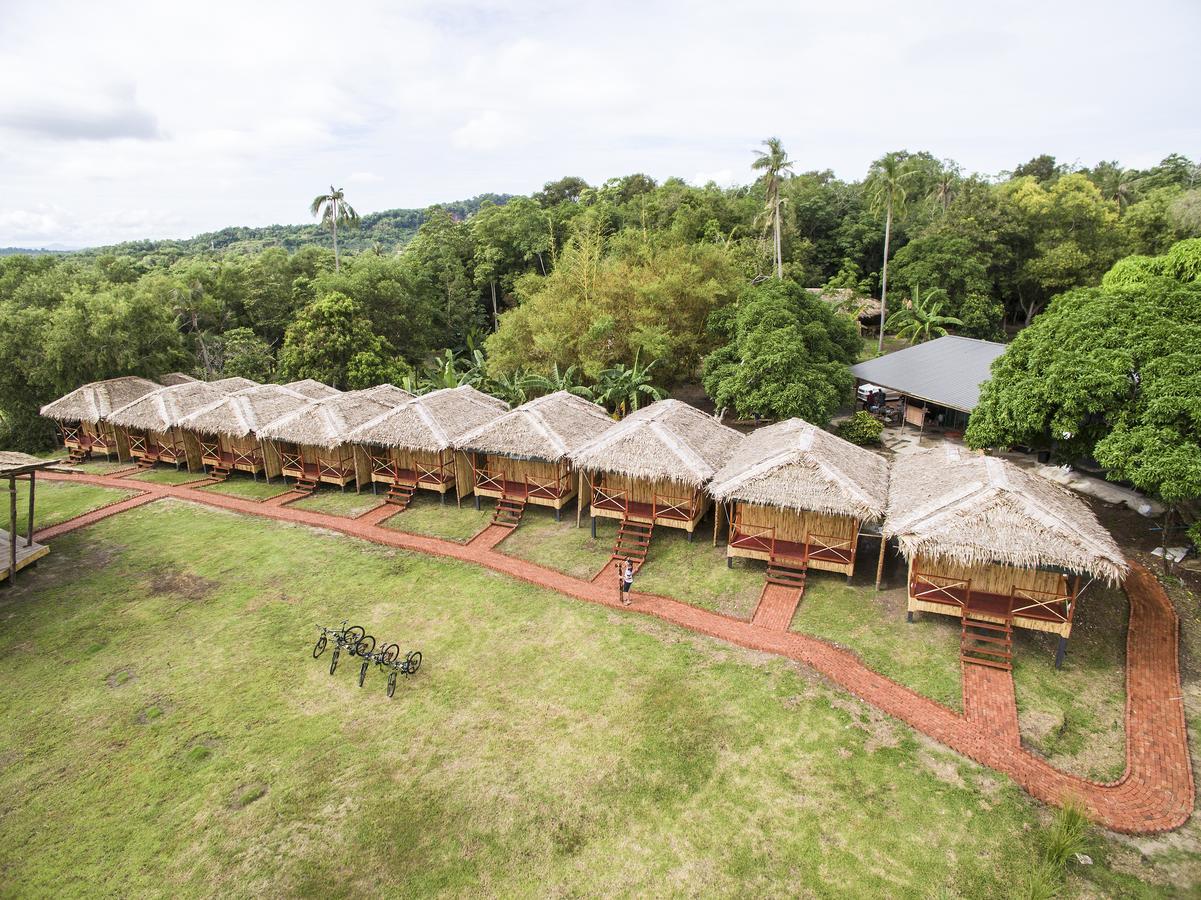 9 Huts On A Hill Hotel Kudat Exterior photo